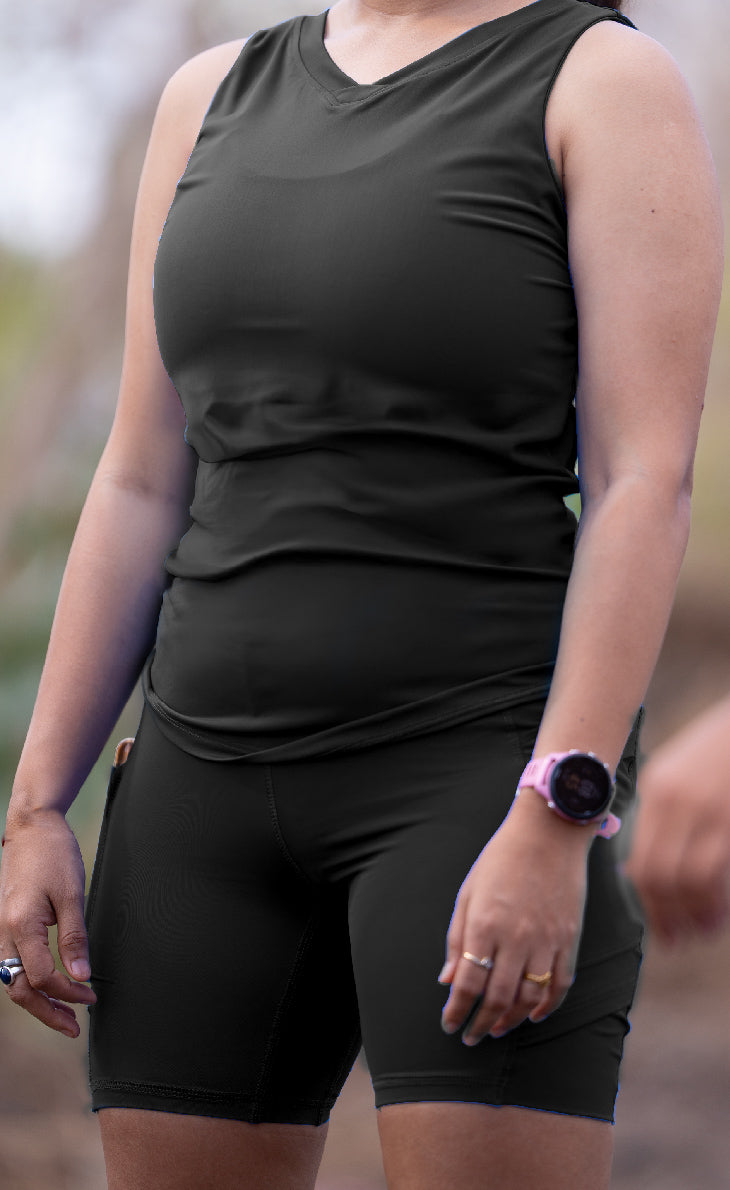 Women’s black high-performance running tights with 4 side pockets (phone pocket) — sweat-wicking, active shorts for trail and gym workouts.